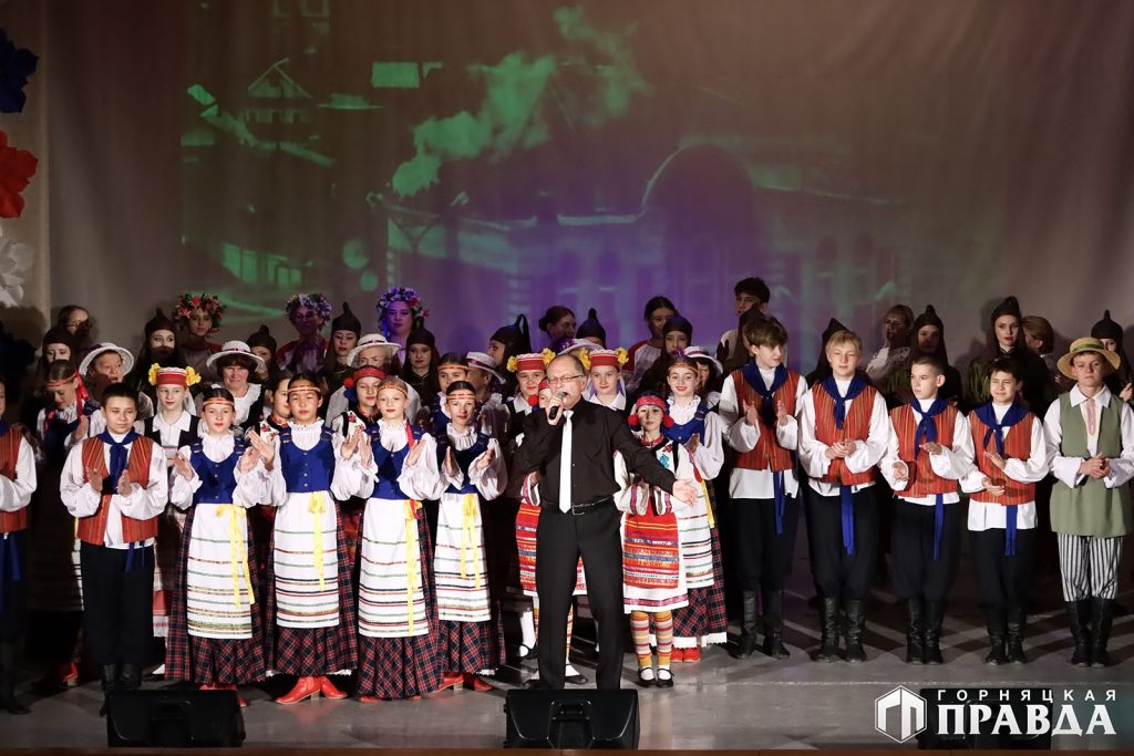 Коркинцы выставкой и концертом отметили День народного единства