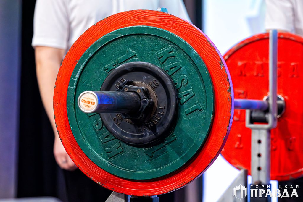 На Розе в Доме культуры «Победа» проходит первый чемпионат области по силовому спорту