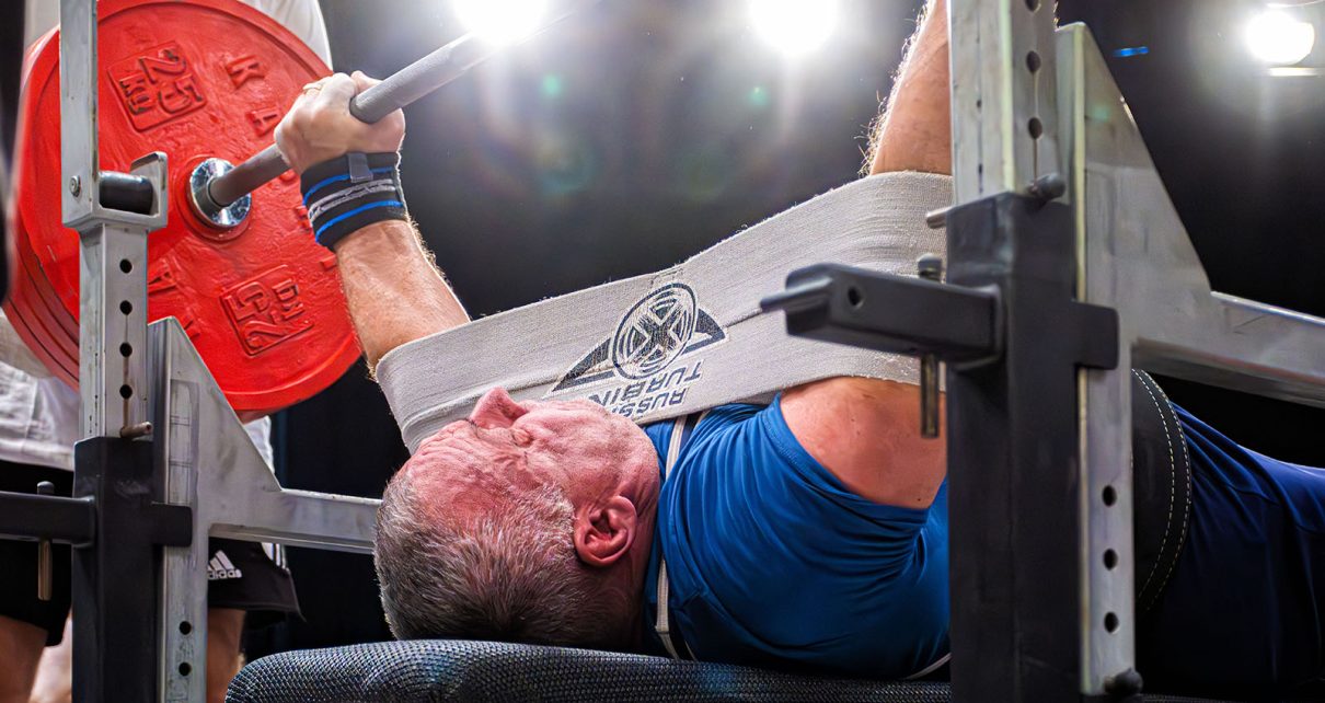 На Розе в Доме культуры «Победа» проходит первый чемпионат области по силовому спорту