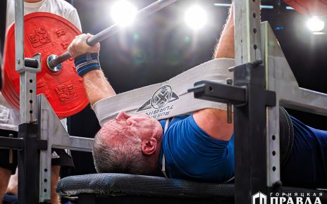 На Розе в Доме культуры «Победа» проходит первый чемпионат области по силовому спорту