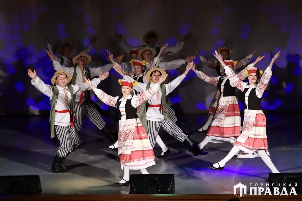 Коркинцы выставкой и концертом отметили День народного единства