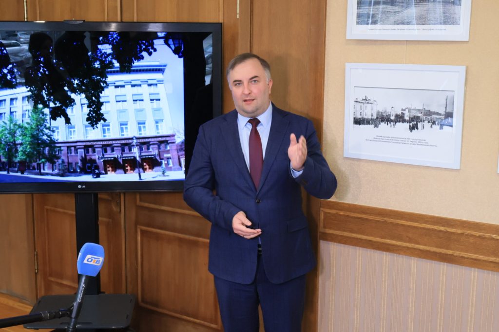 Одно здание в зеркале разных эпох