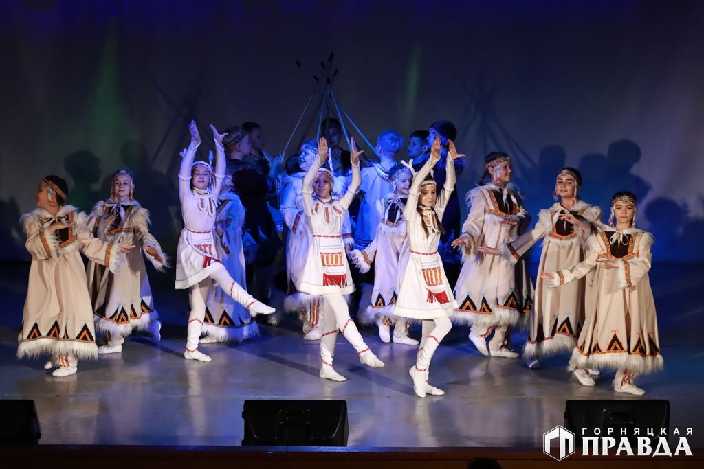 Коркинцы выставкой и концертом отметили День народного единства