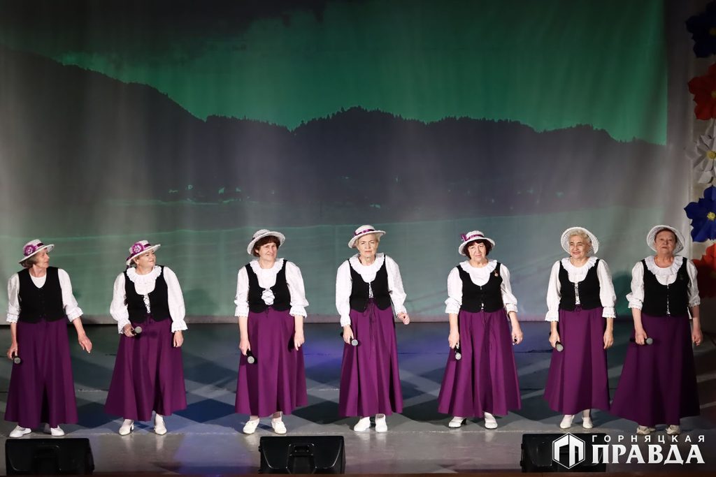 Коркинцы выставкой и концертом отметили День народного единства