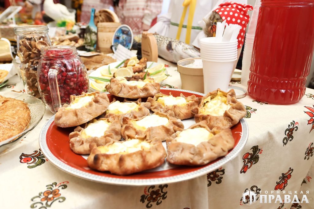 Коркинцы выставкой и концертом отметили День народного единства