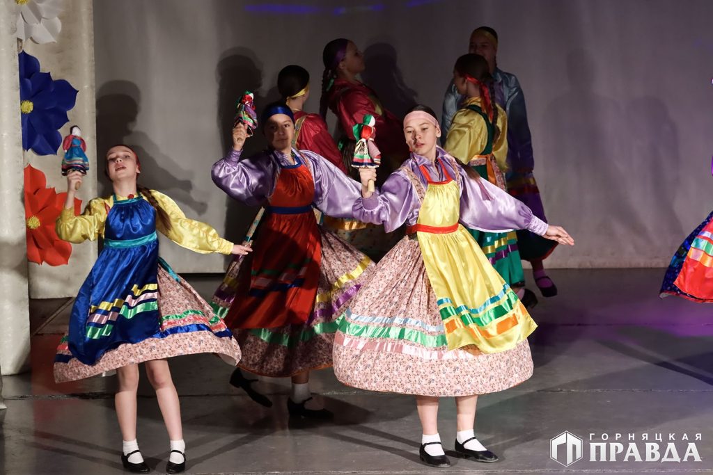 Коркинцы выставкой и концертом отметили День народного единства