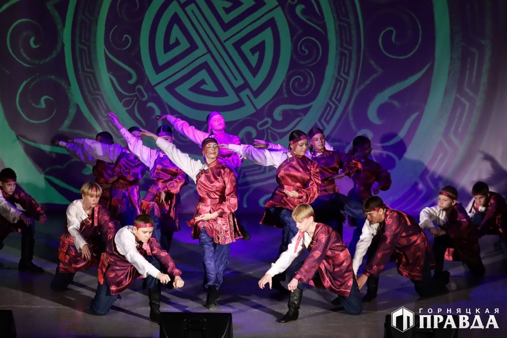 Коркинцы выставкой и концертом отметили День народного единства