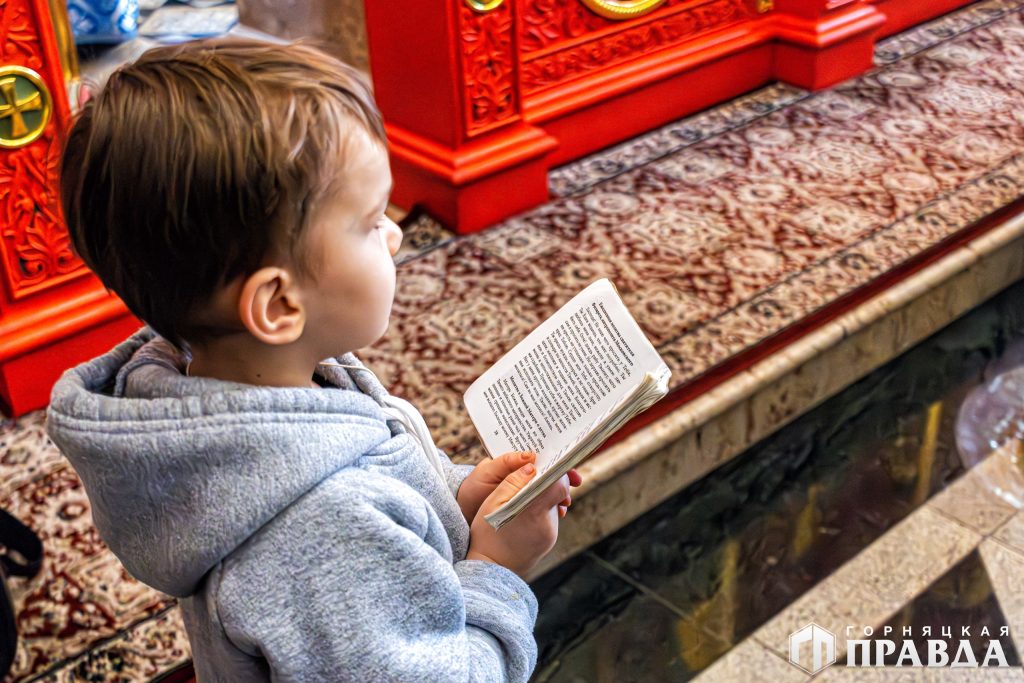 В розинском храме Божественную литургию совершил митрополит Челябинский и Миасский Алексий