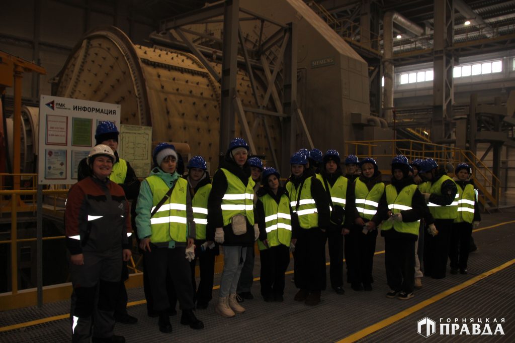 Где рождается медь: студенты Первомайского техникума побывали на Томинском ГОКе