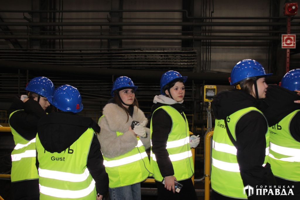 Где рождается медь: студенты Первомайского техникума побывали на Томинском ГОКе