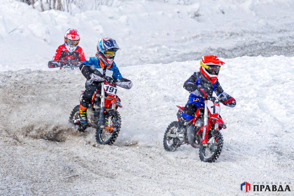 В зимнем мотокроссе в Коркино участвовали 85 гонщиков из Челябинской области и даже из Башкортостана и Екатеринбурга!