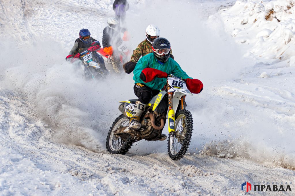 В зимнем мотокроссе в Коркино участвовали 85 гонщиков из Челябинской области и даже из Башкортостана и Екатеринбурга!