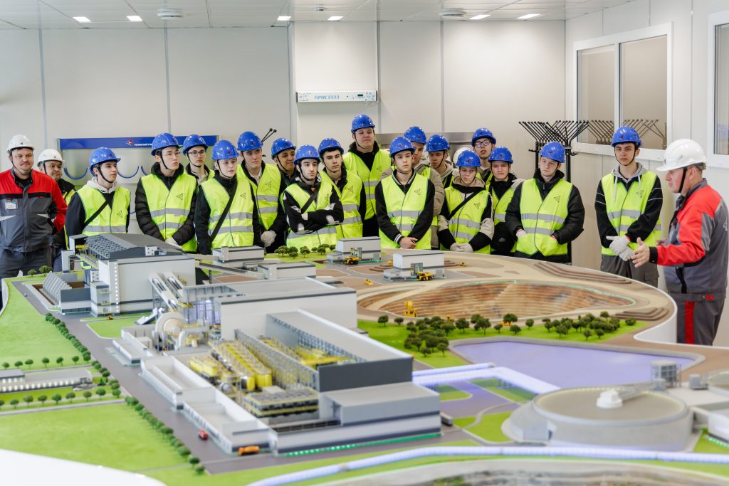 Студенты Челябинского энергетического колледжа впервые побывали на технотуре на Томинском ГОКе