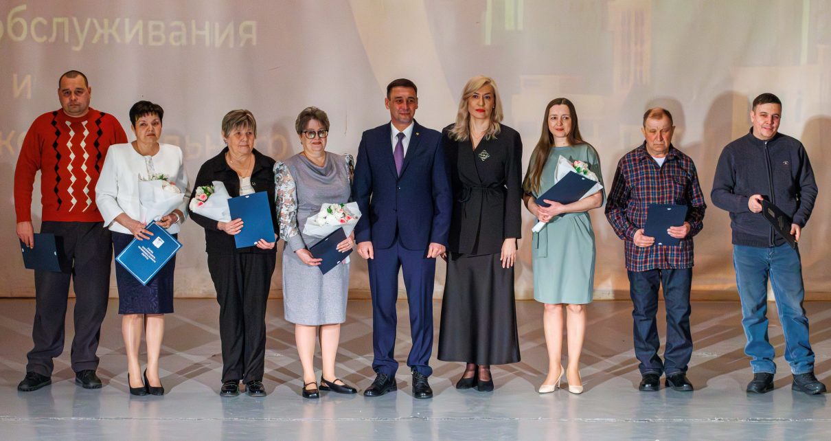 Сегодня с профессиональным праздником поздравили коркинских сотрудников коммунальной сферы