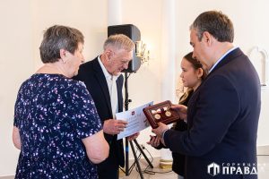 Коркинские юбиляры получили знаки отличия «Семейное счастье»