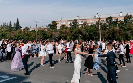 Без бала, но с вниманием Без бала, но с вниманием